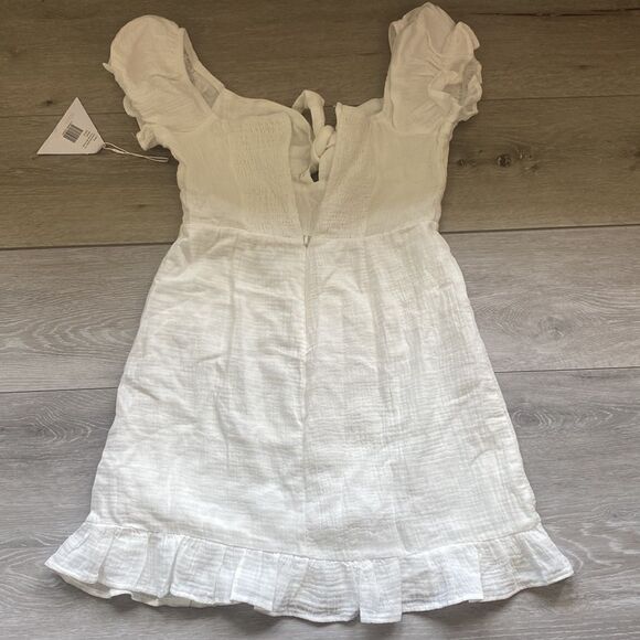 LOVE TRIANGLE
SWEET SENSATION TIE FRONT S/S MINI DRESS WHITE M NWT - Picture 8 of 8